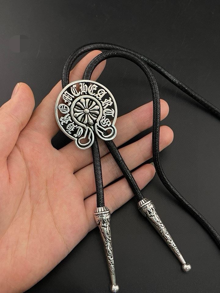 Ch*0me He**ts necklaces